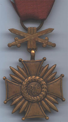 Бронзовый Крест Заслуги с мечами (аверс)